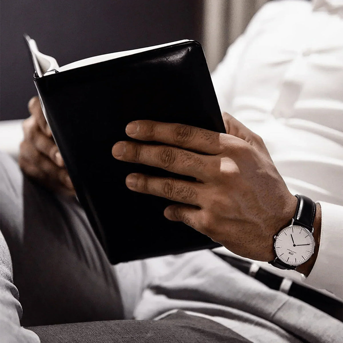 On Which Wrist Should a Man Wear His Watch?